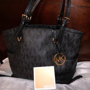 MK black purse